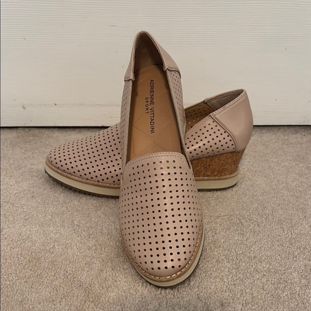 Adrienne Vittadini Tan Wedge Shoes with Chic Design